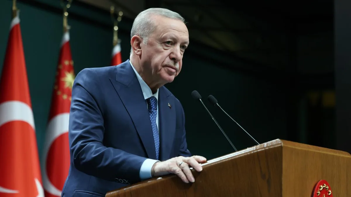 Kazak heyeti Erdoğan’a “Kurultay Fenomeni” kitabını ve bir portreyi takdim etti