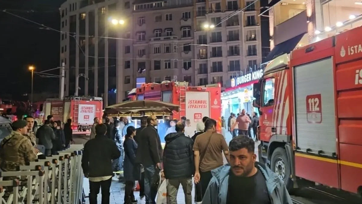 Extinguido un incendio en un edificio de seis plantas del distrito de Beyoğlu, en Estambul