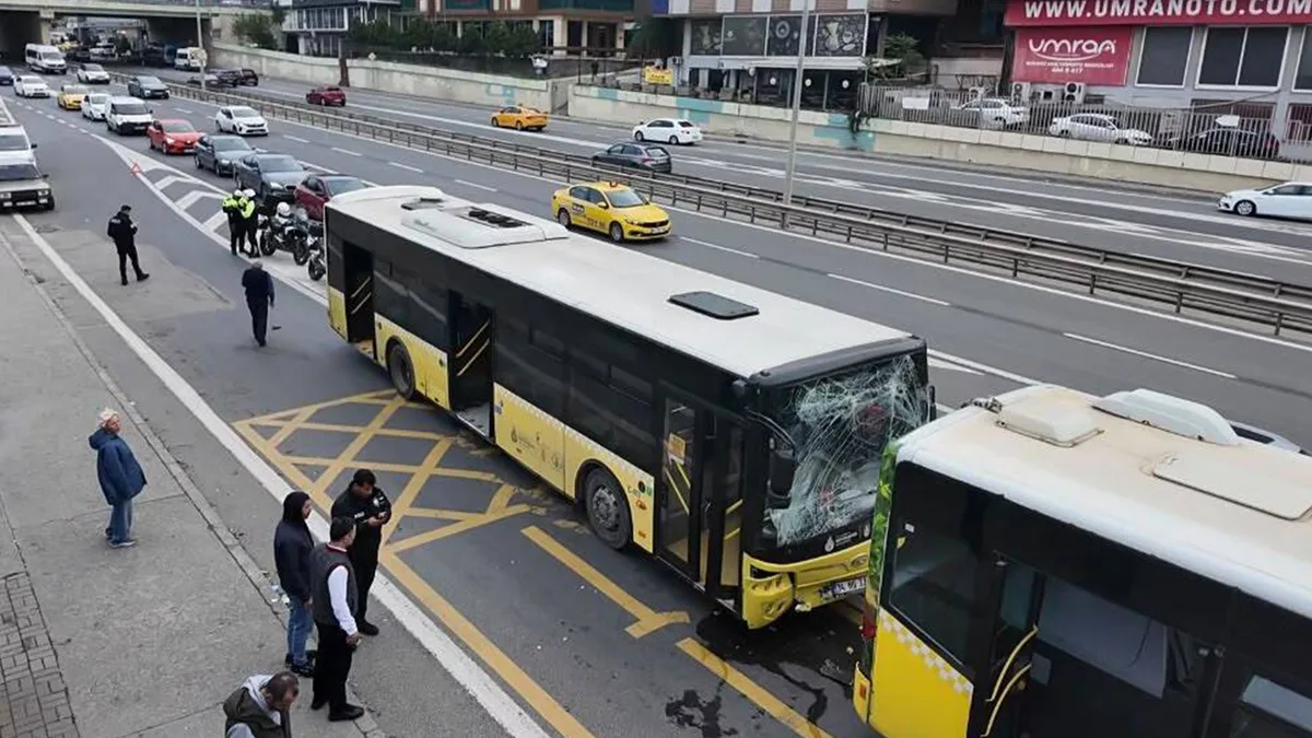 Twee IETT-bussen botsen in Üsküdar, vier passagiers gewond
