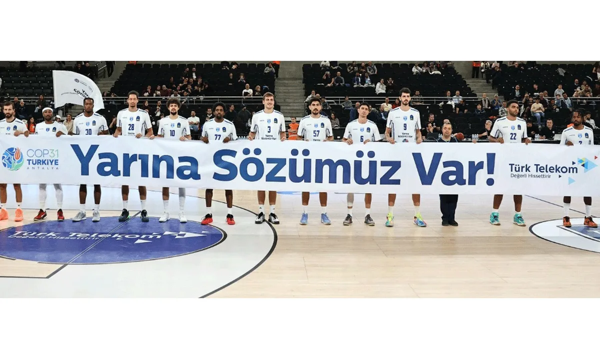 Türk Telekom promuove il messaggio climatico della COP31 in una partita di EuroCup con maglie riciclate