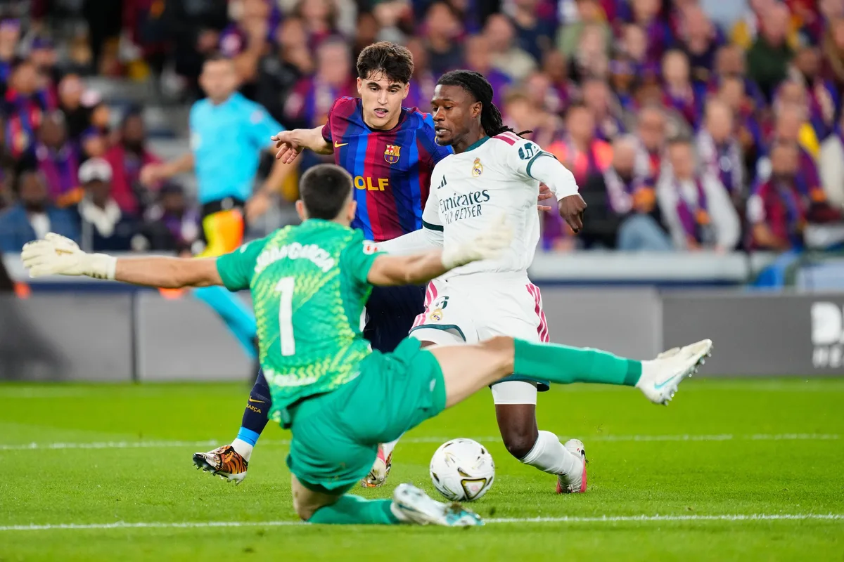 Mossos, Camp Nou'da Eduardo Camavinga'ya vuran taraftarı tespit edip idari işlem uyguladı