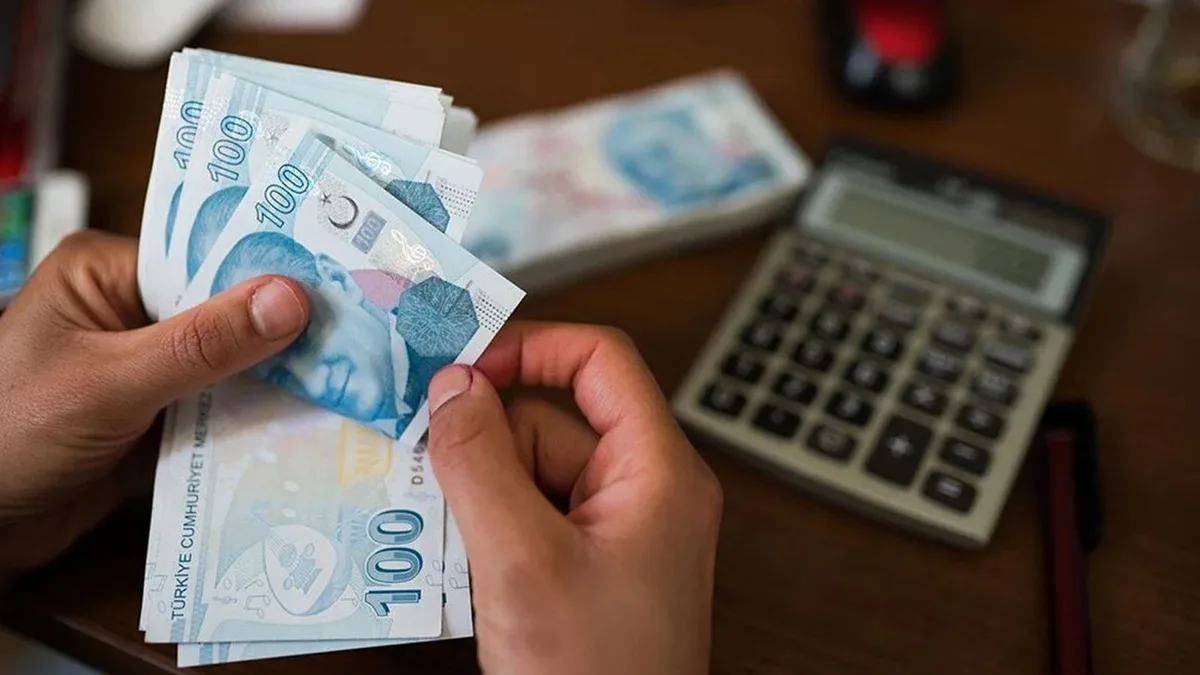 Uzmanlar, yüksek enflasyon ortasında kamu çalışanları ve emekliler için ocak maaş artışlarını öngörüyor