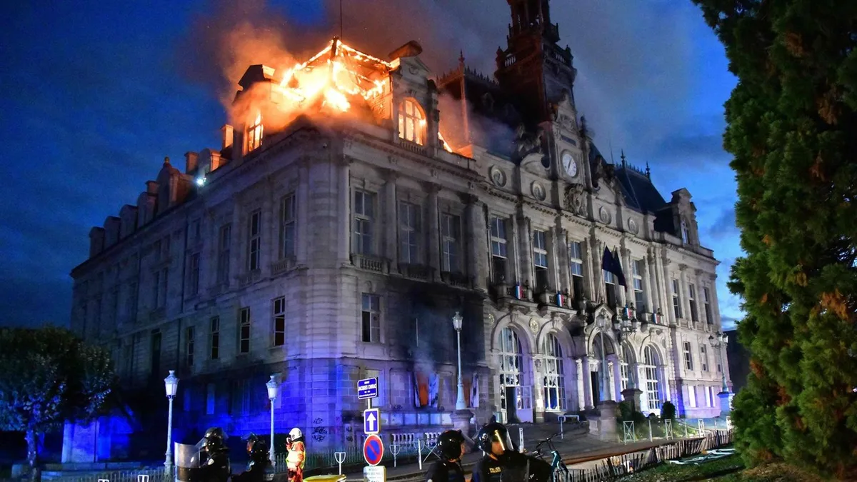 France Reports 400 Arrests and 60 Police Officers Injured During Protest