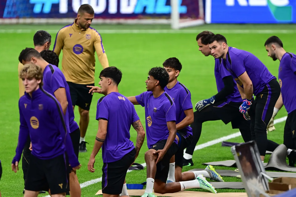 Il Barcellona conclude l’allenamento prima della partita di Champions League contro il Galatasaray