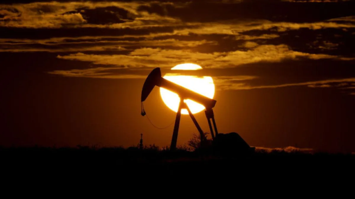 Les prix du pétrole baissent après l’assouplissement de certaines sanctions et taxes contre la Russie par Trump