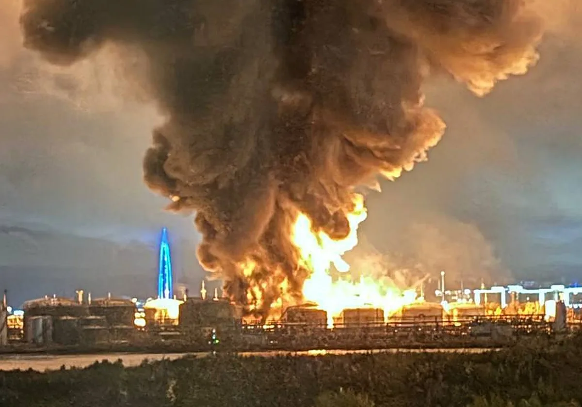 Ukrainischer Drohnenangriff löst Brand an Ölterminal in St. Petersburg aus