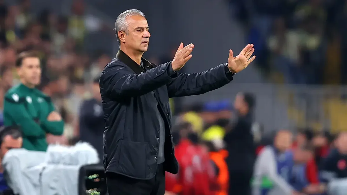Fenerbahçe pareggia 2-2 con lo Slavia Praga, i tifosi chiedono le dimissioni di İsmail Kartal