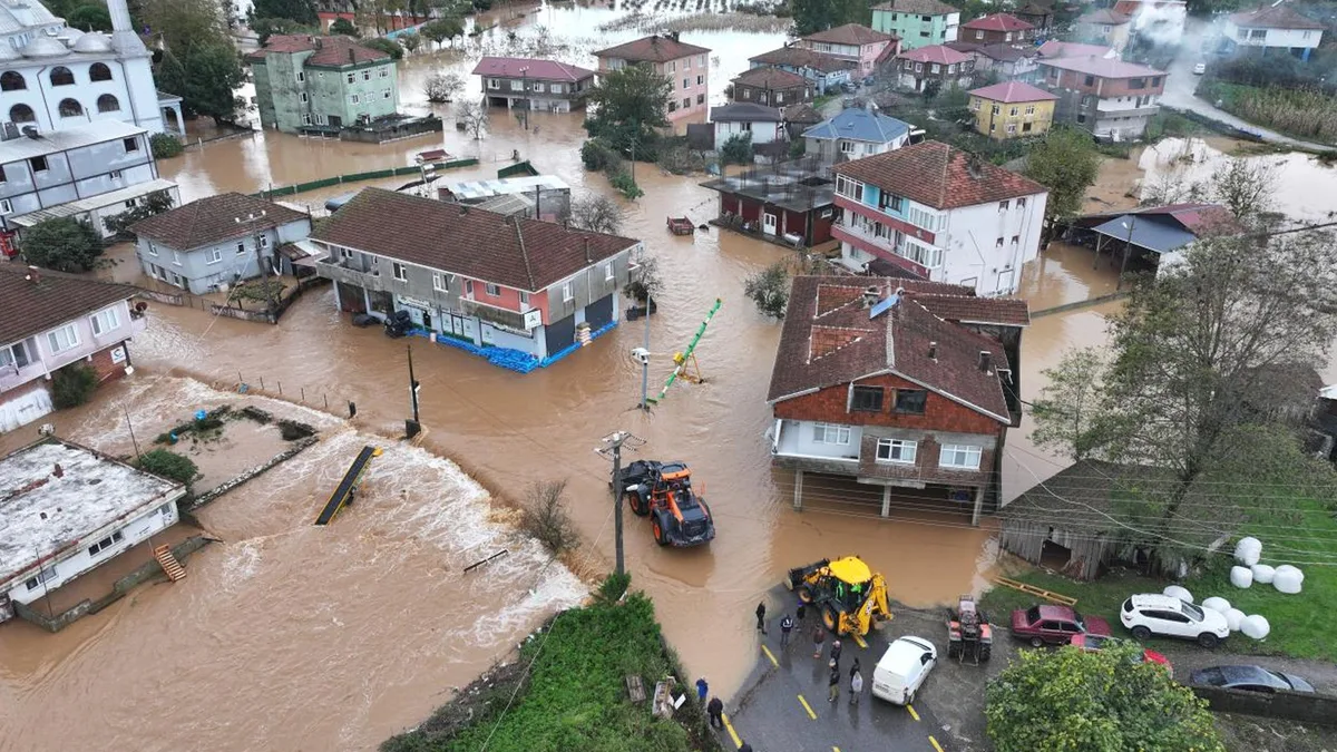 Turkey to Provide 10,000 Lira to Each Sakarya Household Affected by Floods