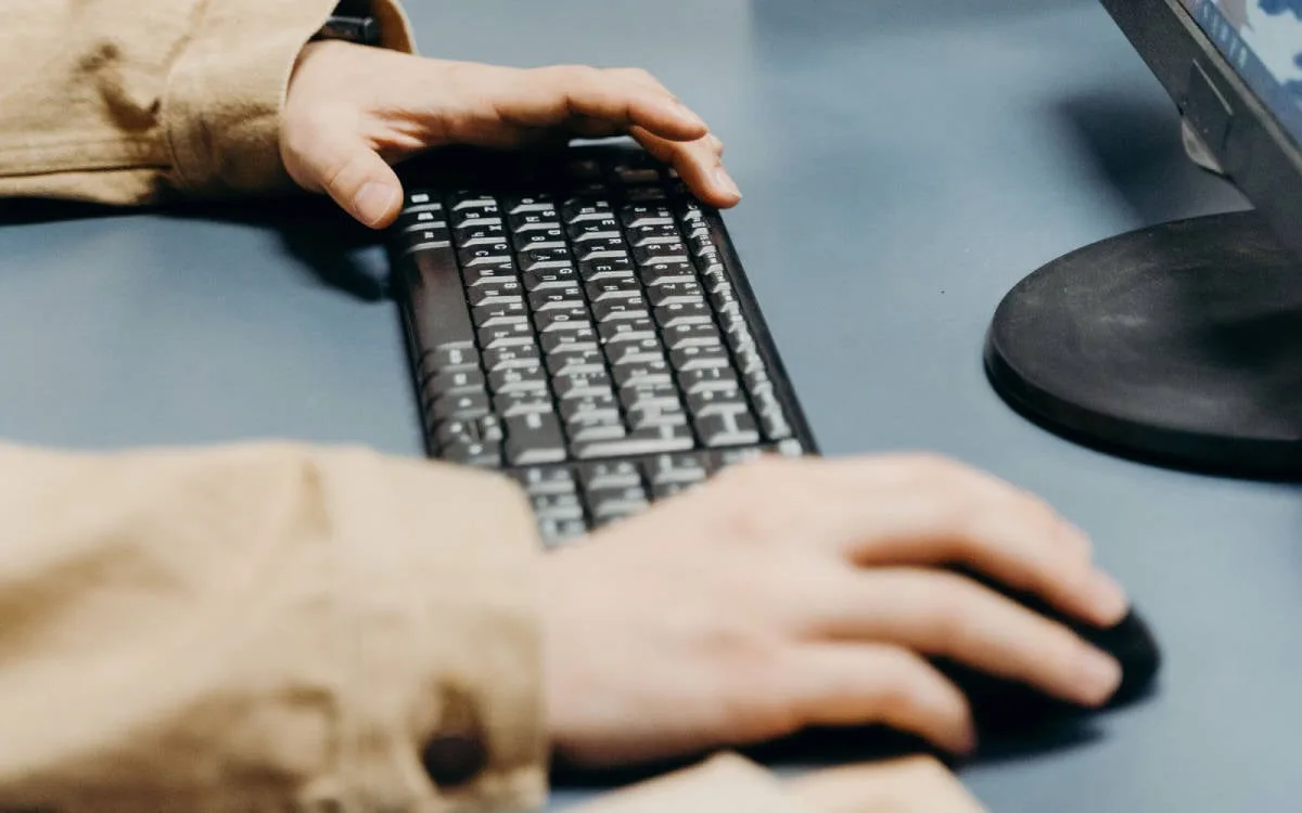La KVKK limita il monitoraggio delle email aziendali da parte dei datori di lavoro