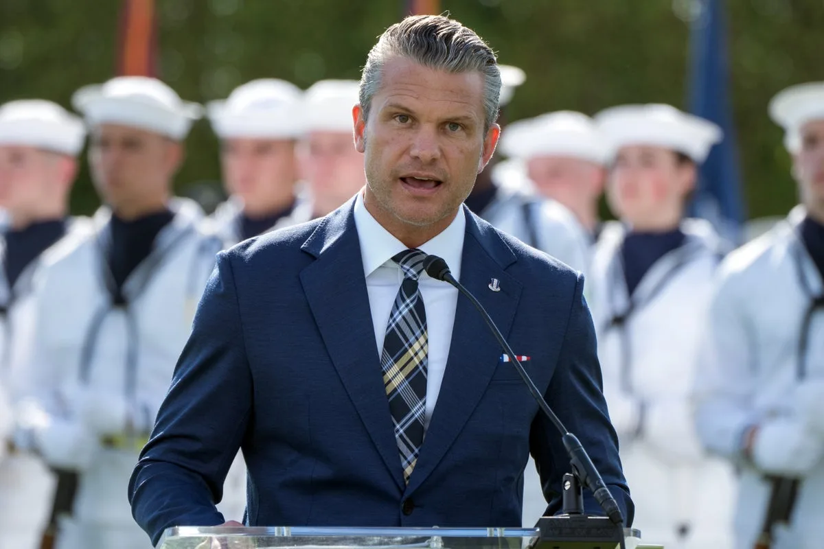 Il Segretario alla Difesa Hegseth ferma le assunzioni di docenti civili nelle accademie militari statunitensi