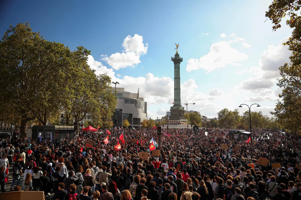 Vakbonden in Parijs vechten het politieverbod op de marsroute van Bastille naar Nation aan