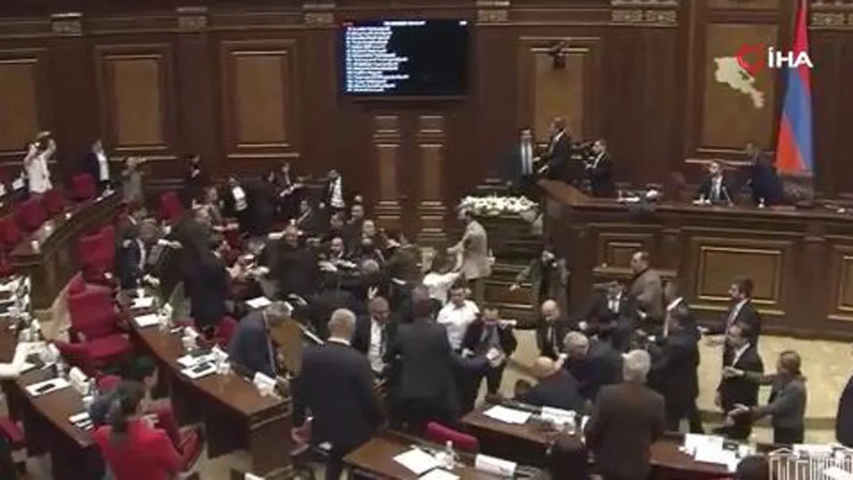 Fysieke confrontatie tussen Armeense parlementariërs in het parlement