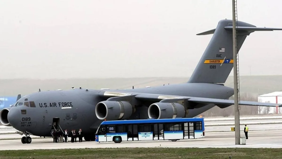Berichten zufolge landeten innerhalb von 24 Stunden mindestens zehn US-Militärtransportflugzeuge in Israel