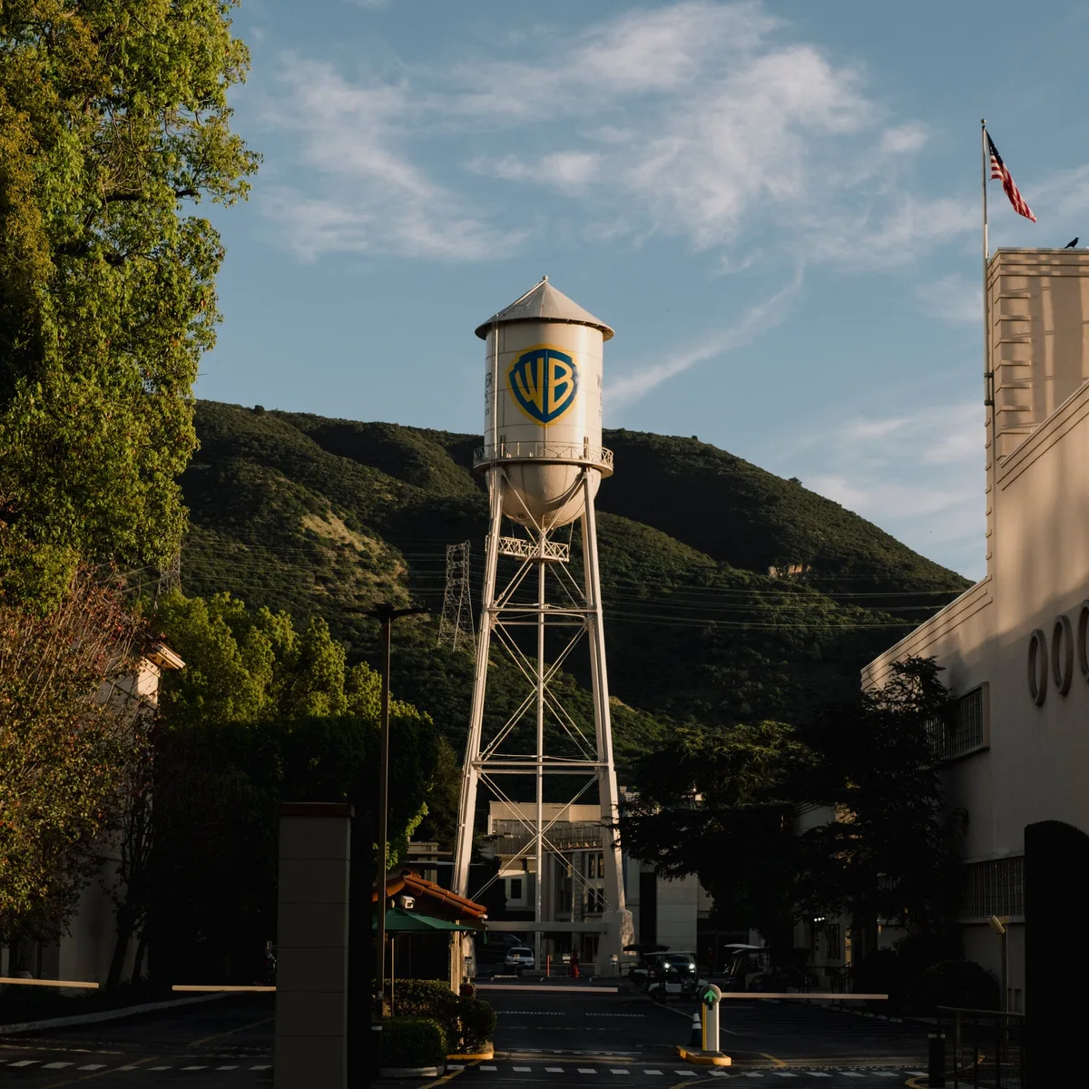 Paramount schließt 111 Milliarden Dollar Übernahme von Warner Bros. Discovery ab und gründet Skydance Corporation
