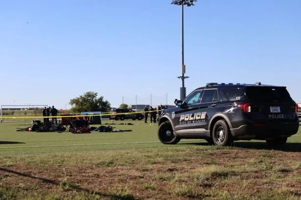 Wichita'da bir kamyonun gençler futbol maçına girmesi sonucu iki kişi öldü, 11 kişi yaralandı