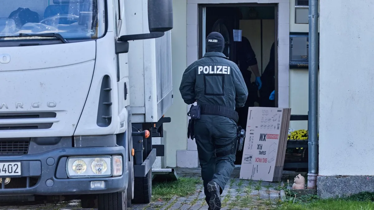 Operación policial contra la música nazi resulta en el descubrimiento de 33,000 objetos