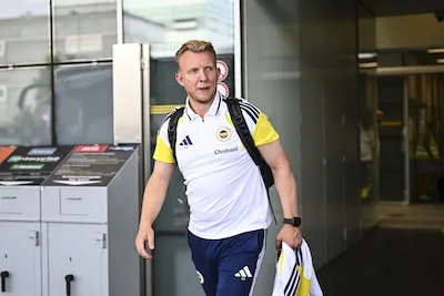 Dirk Kuyt s'incline 1-2 contre Göztepe pour ses débuts comme entraîneur intérimaire de Fenerbahçe