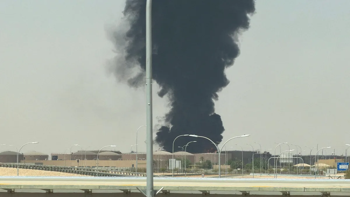 Explosiones cerca del aeropuerto de Riad causan importantes interrupciones en los vuelos