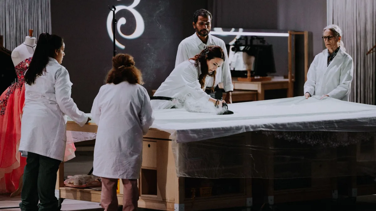 Het 30e Theaterfestival van Istanbul opent met ‘Lacrima’ van Caroline Guiela Nguyen