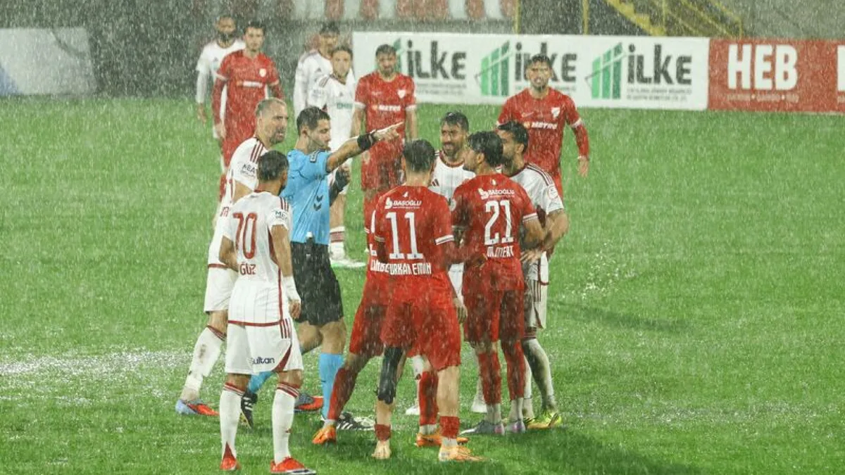 Starker Regen erzwingt Verschiebung des Spiels Ümraniyespor gegen Boluspor