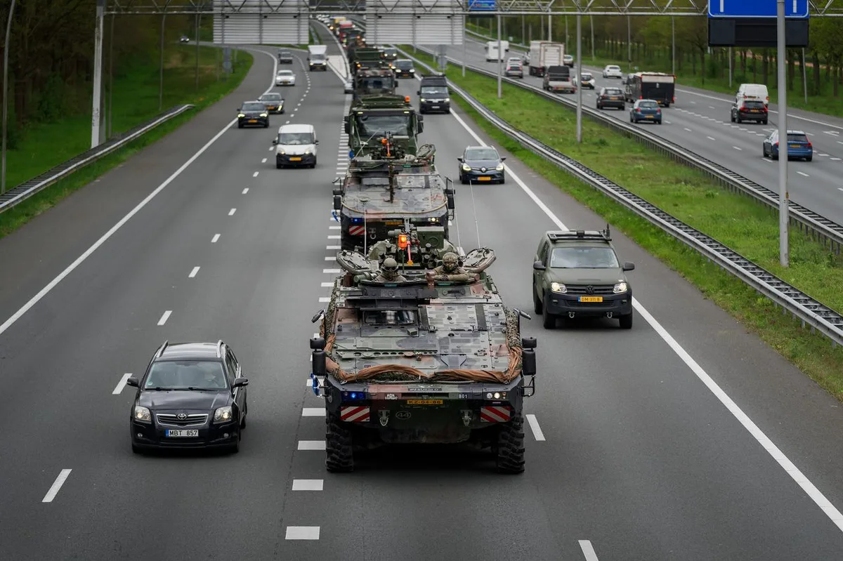 Nederlandse wegen en spoorlijnen niet voorbereid op grote militaire transporten, zegt Rekenkamer