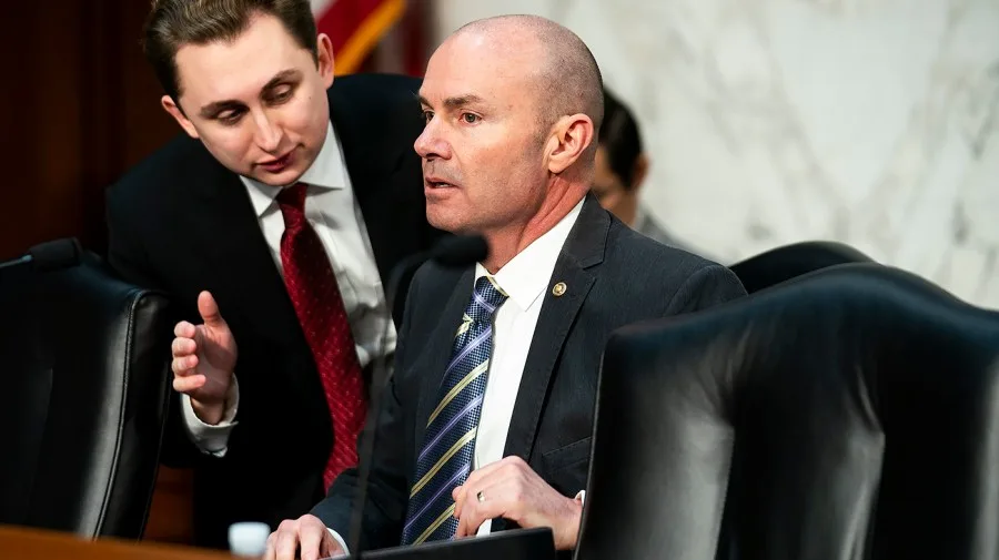 Senator Mike Lee blockiert Gesetz gegen Trump, der das Kennedy Center abreißen will