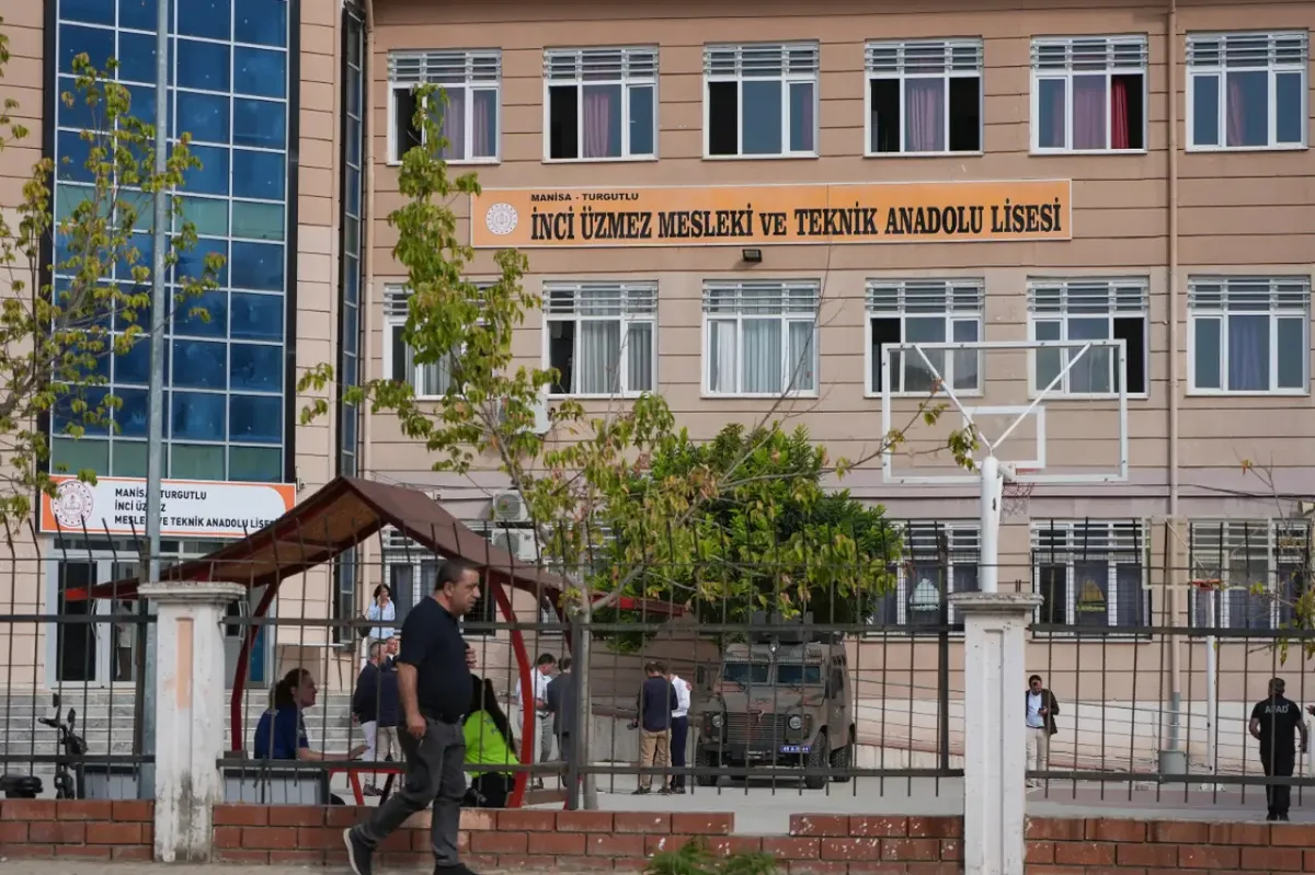 MEB, Manisa'daki Okulda Silahlı Saldırı Sonrası Dersleri Askıya Aldı