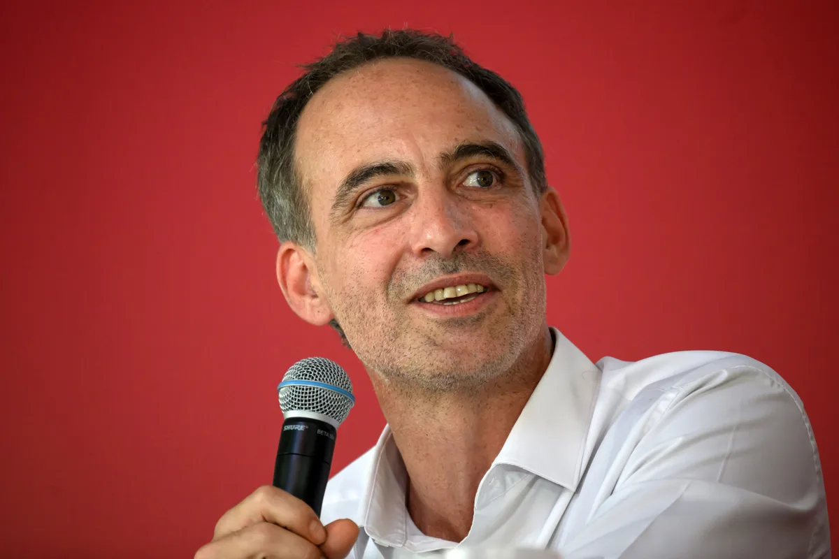 Raphaël Glucksmann répond à la remarque de Ségolène Royal sur « l'interne », citant 45 ans de politique