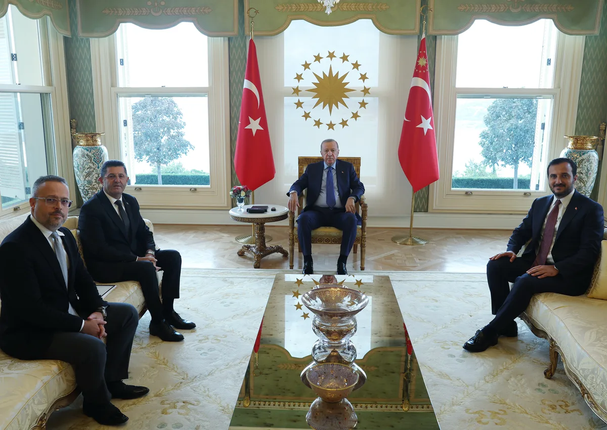 Il presidente Erdoğan incontra il sindaco di Çekmeköy Orhan Çerkez e altri