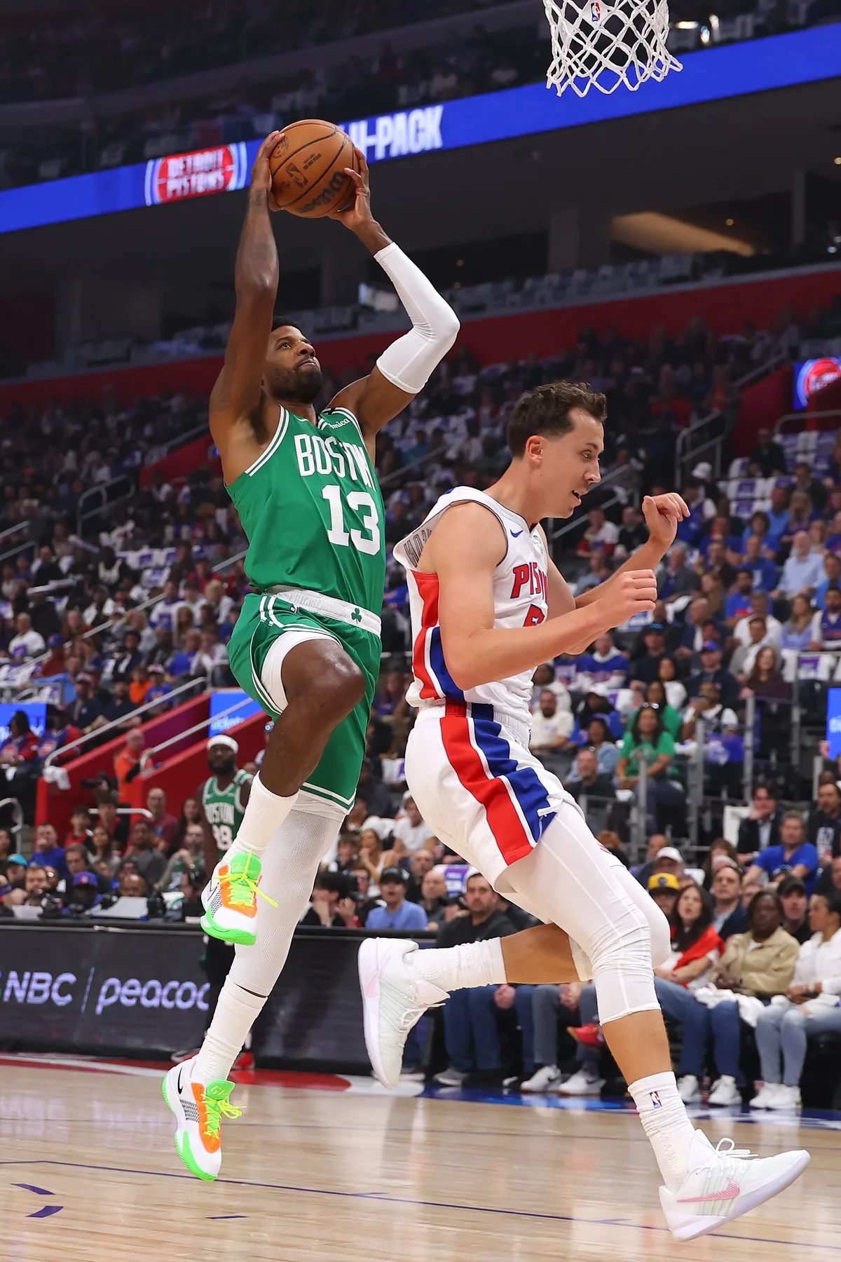 Pistons komen terug en verslaan Celtics met 121-113 ondanks debuut van Paul George met 38 punten