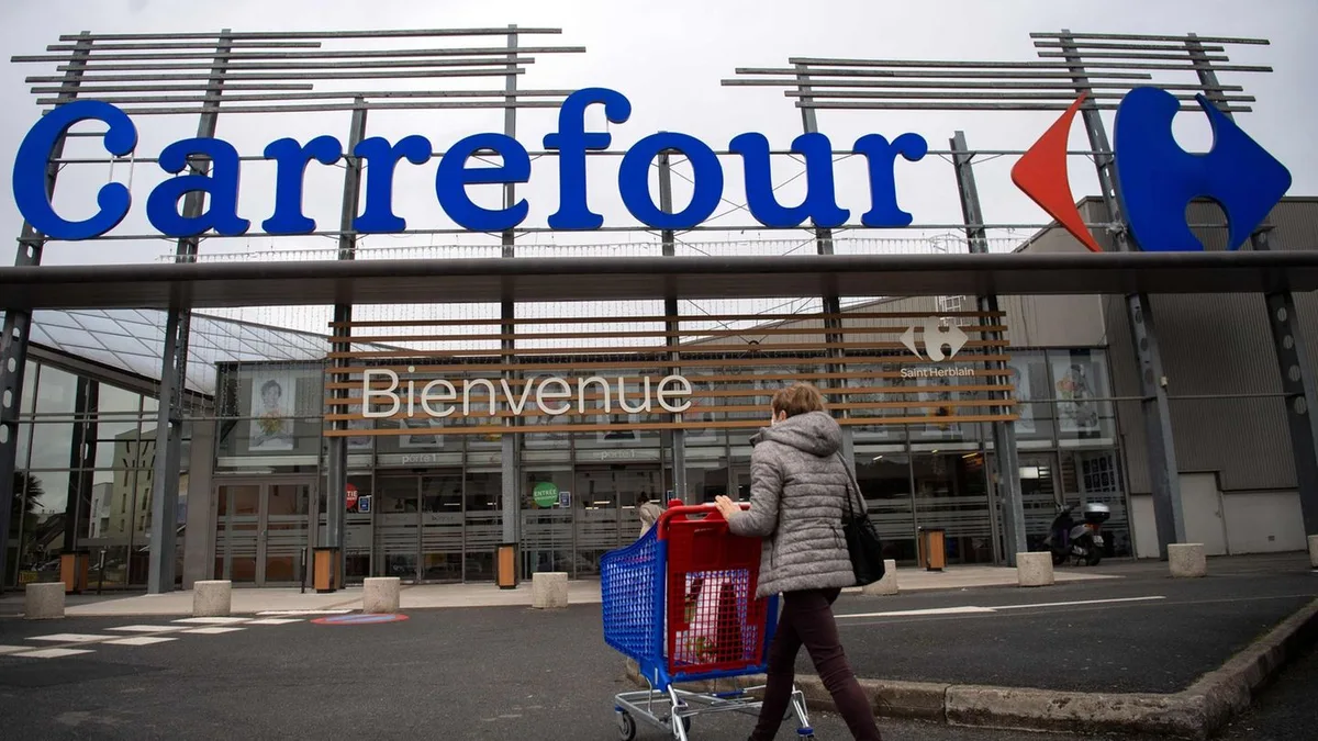 Carrefour abaisse ses prévisions après des manifestations et des pillages en France