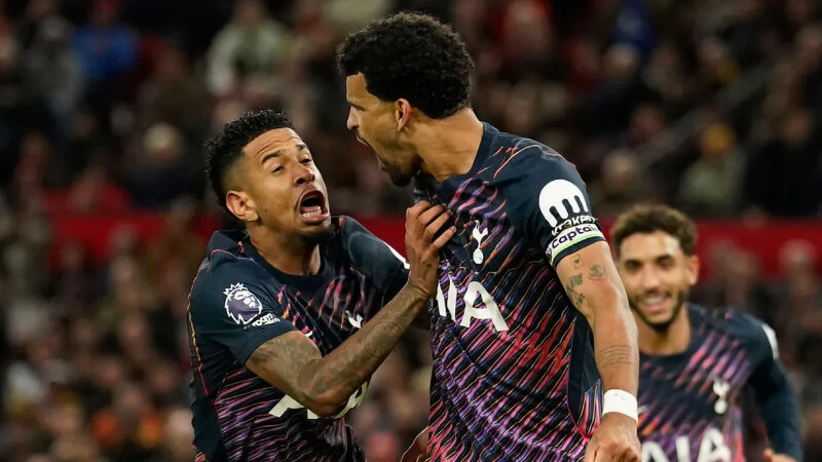 Tottenham, 10 kişi kalmasına rağmen Manchester United deplasmanında 1-1 berabere kaldı