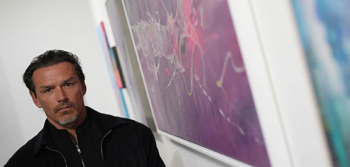Der frühere HSV-Spieler Piotr Trochowski eröffnet seine erste Kunstausstellung in Hamburg
