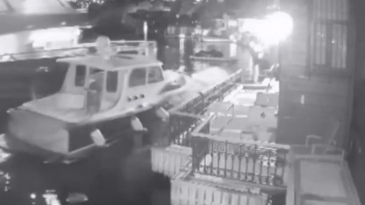 Passagierfähre kollidiert mit Herrenhaus in Üsküdar, Istanbul