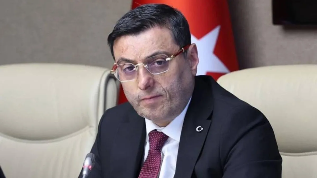 Serkan Bayram de l'AKP critique les opérations de fonds, suscite la controverse