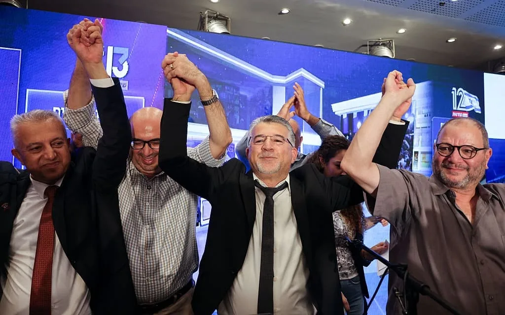 İsrail’deki Arap partiler tarihi kazanımlar elde etti ve muhalefetin çoğunluğu sağlamasına yardımcı olabilir