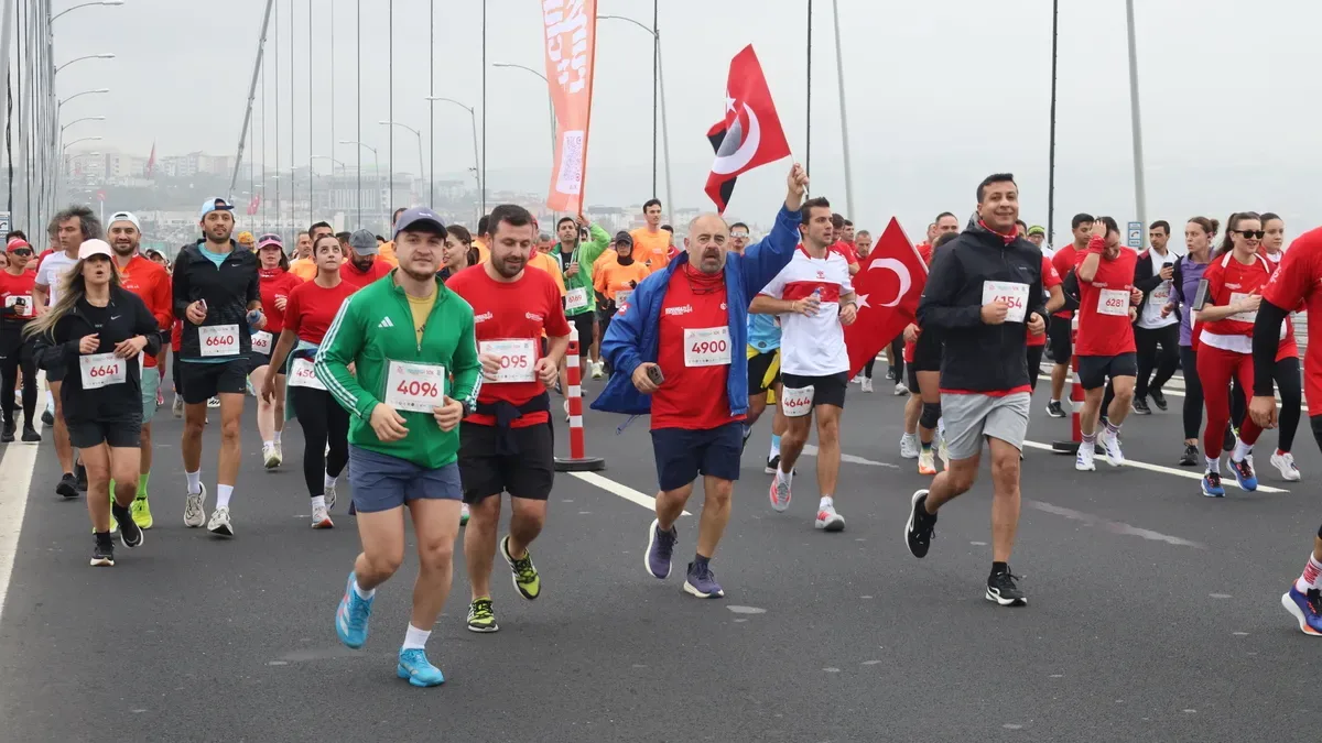 Osmangazi Republic Run Draws 6,500 Participants on Türkiye’s Osmangazi Bridge