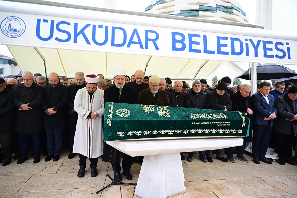 Yayıncı ve yazar Cevat Özkaya 72 yaşında hayatını kaybetti; cenazesi İstanbul’da defnedildi
