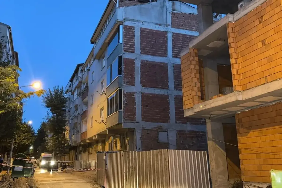 Two apartment buildings in Istanbul's Sultangazi district evacuated due to structural concerns