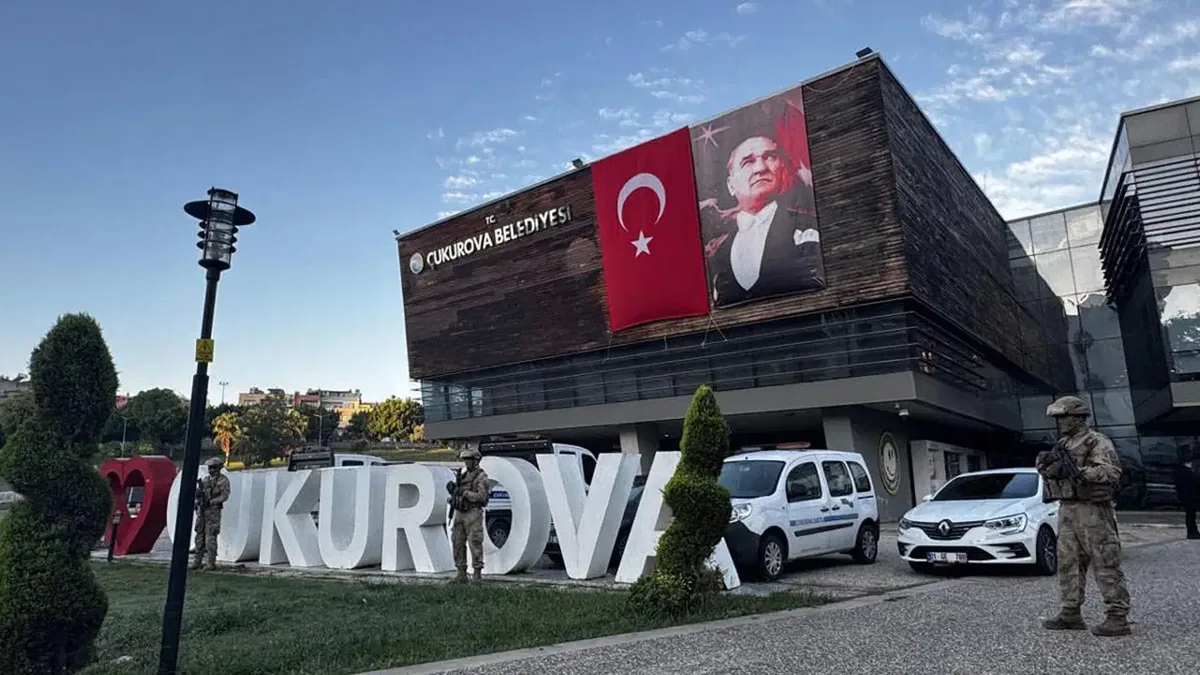 CHP-Mitglied Sıtkı Keskin nach vier Wahlgängen zum kommissarischen Bürgermeister von Çukurova gewählt