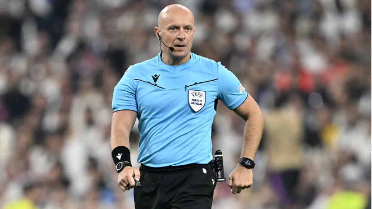 Szymon Marciniak wird das UEFA Nations League Spiel Italien gegen Türkei leiten
