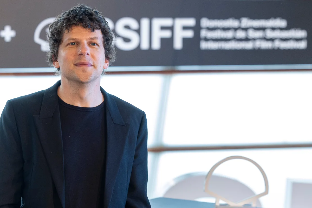 Jesse Eisenberg's 'The Debut' Features Julianne Moore in Oscar-Worthy Role