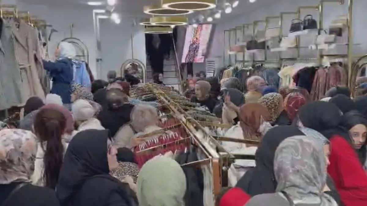 Crowd Surge at Sultangazi Clothing Sale Leaves One Person Faint and One Injured
