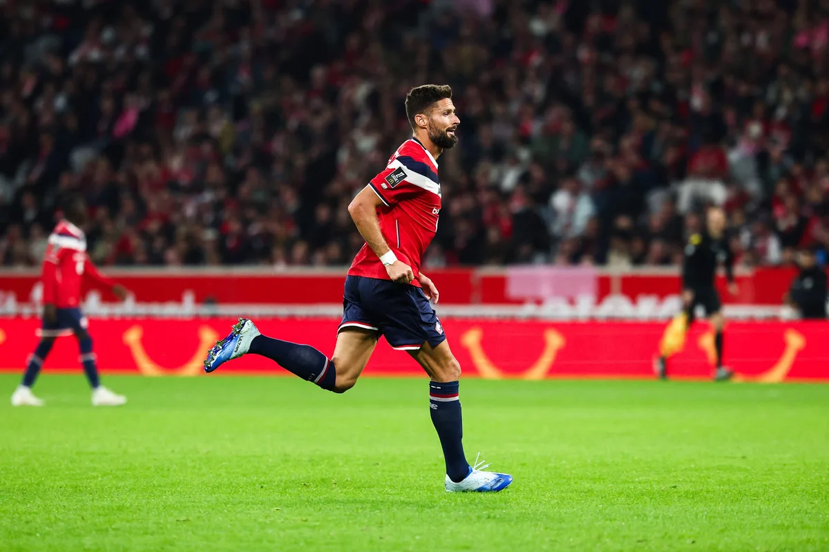 Olivier Giroud inscrit le but de la victoire en fin de match, Lille bat Lens dans le derby de Ligue 1