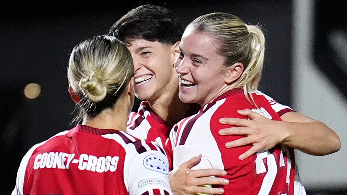 Hattrick van Alessia Russo leidt Arsenal naar 3-0-zege op Benfica in de Champions League