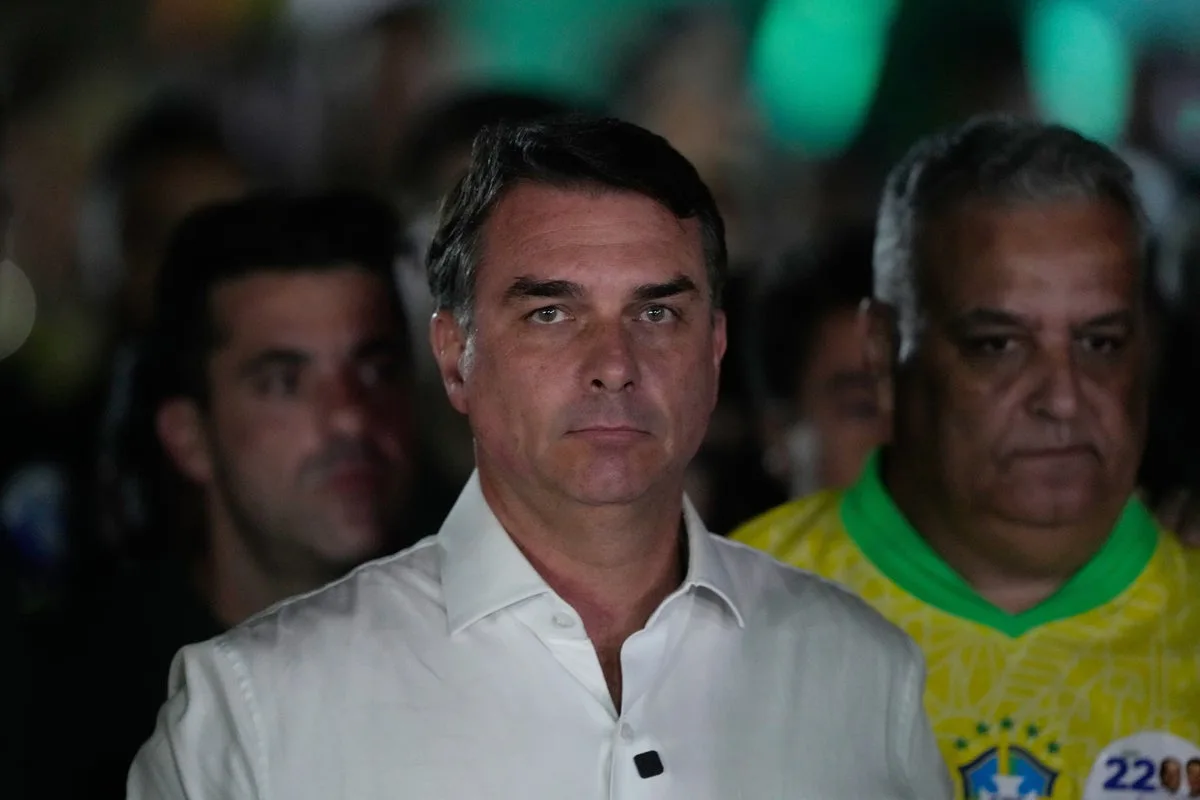 Gli Stati Uniti concederanno i visti a Flávio Bolsonaro e alla sua famiglia