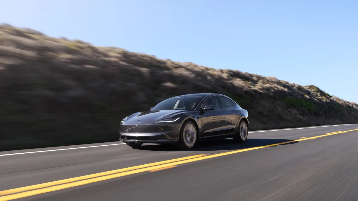 Las ventas de coches en España alcanzan las cifras más altas de septiembre en 20 años, el Tesla Model 3 lidera la lista