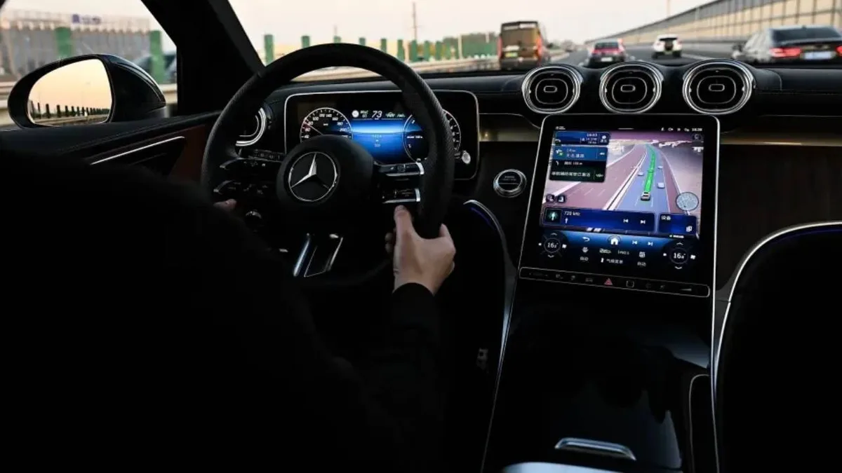 Mercedes-Benz Reports 6% Drop in Global Sales Amidst Challenges in China