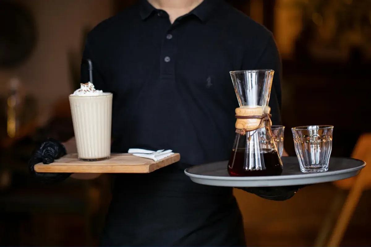 La peine d'un serveur réduite à 1 an et 8 mois pour avoir filmé secrètement une femme dans les toilettes d'un café
