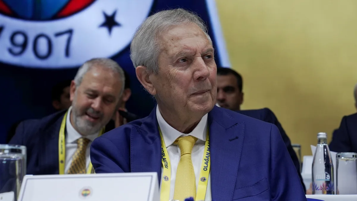 Aziz Yıldırım Criticizes Sadettin Saran's Management at Fenerbahçe Meeting